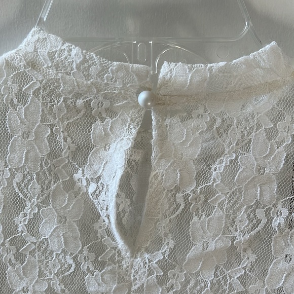 Lovely lace top - Picture 3 of 4